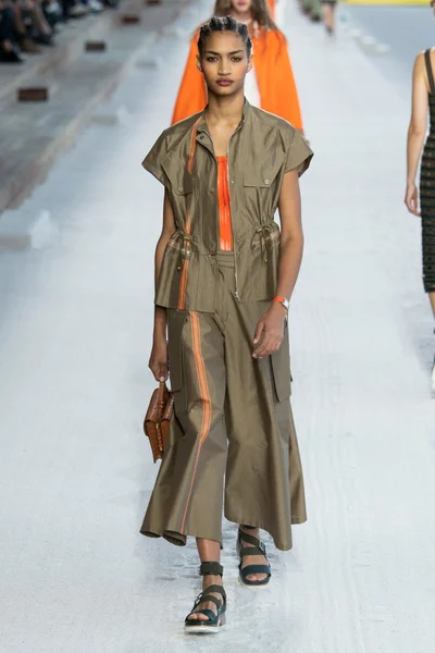 Look 24